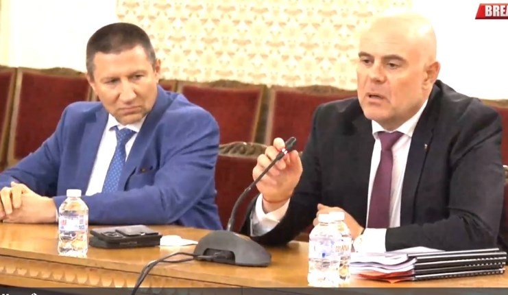 ПИК TV: Иван Гешев внезапно в парламента за среща със Стефан Янев, нищят съдебната реформа (ВИДЕО/ОБНОВЕНА)