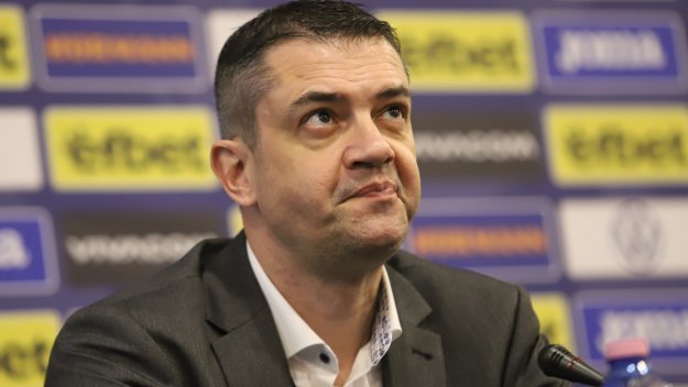 СТАВА СТРАШНО: И ЦСКА поиска главата на Виктор Кашай