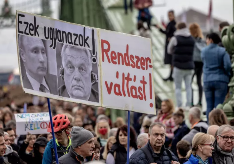 80 000 излязоха на протест срещу Виктор Орбан в Будапеща (СНИМКИ)