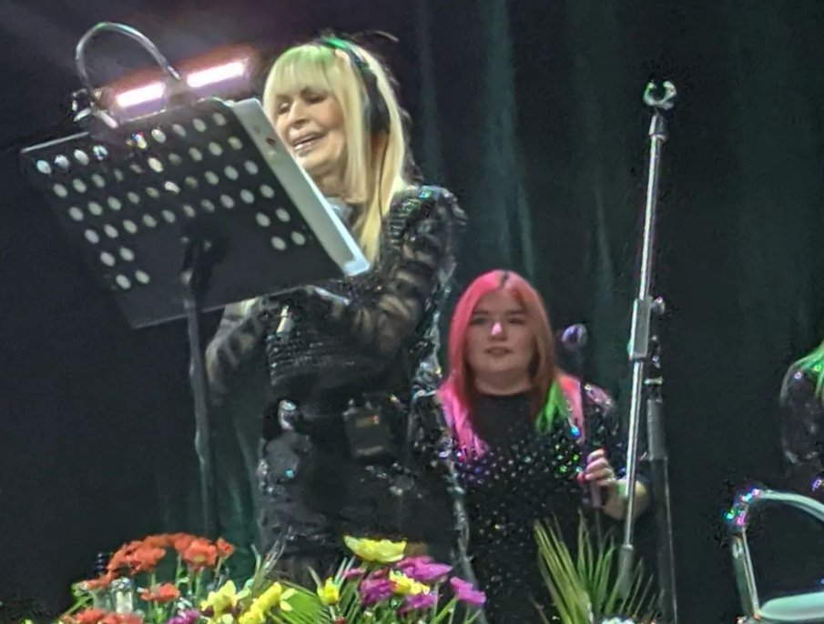 Лили Иванова покори Сандански, публиката не спира да я аплодира (ВИДЕО/СНИМКИ)