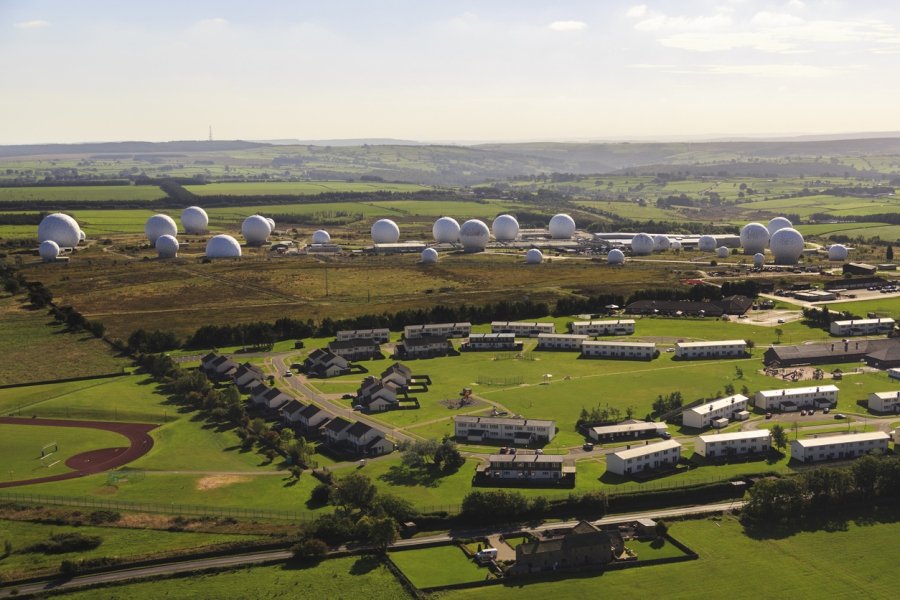 Как изглежда най-голямата сателитна шпионска база в света