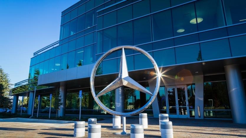 Mercedes-Benz продава бизнеса си в Русия