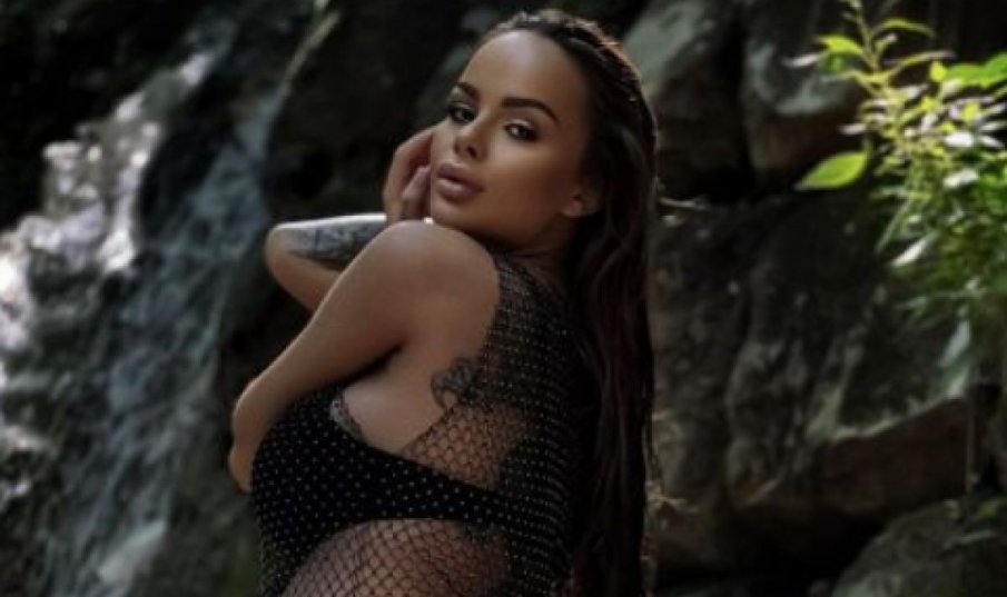 Бременната Сузанита възмути последователите си с чисто гола (СНИМКА)