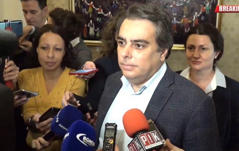 ПИК TV: Асен Василев се съгласи с Радев за интригите в парламента и призова: Служебният кабинет да изпрати бюджета (ВИДЕО)