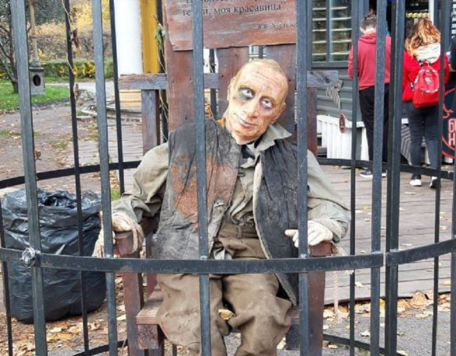 Младежта празнува Хелоуин в подземията на Украйна (ВИДЕО)