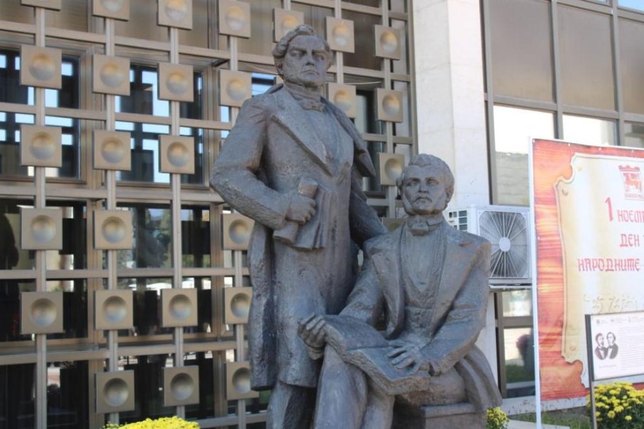 Откриха паметник на братя Миладинови в Благоевград - Информационна ...
