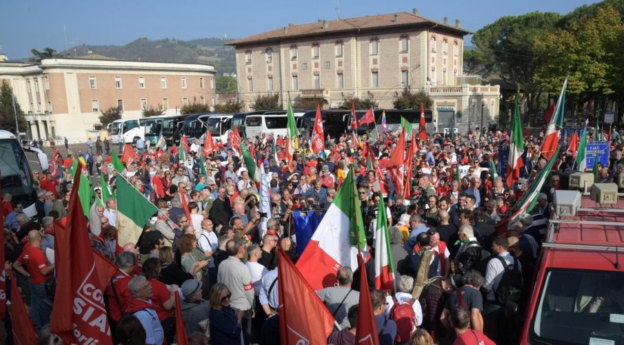 Хиляди неофашисти организираха поход в Италия