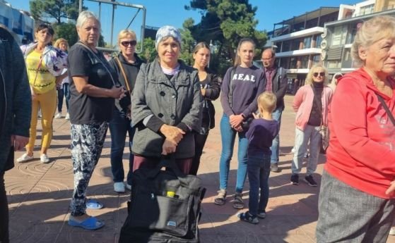 Украински бежанци протестират в Слънчев бряг - искат да продължат да се къпят в хотелския лукс, не щат държавните бази