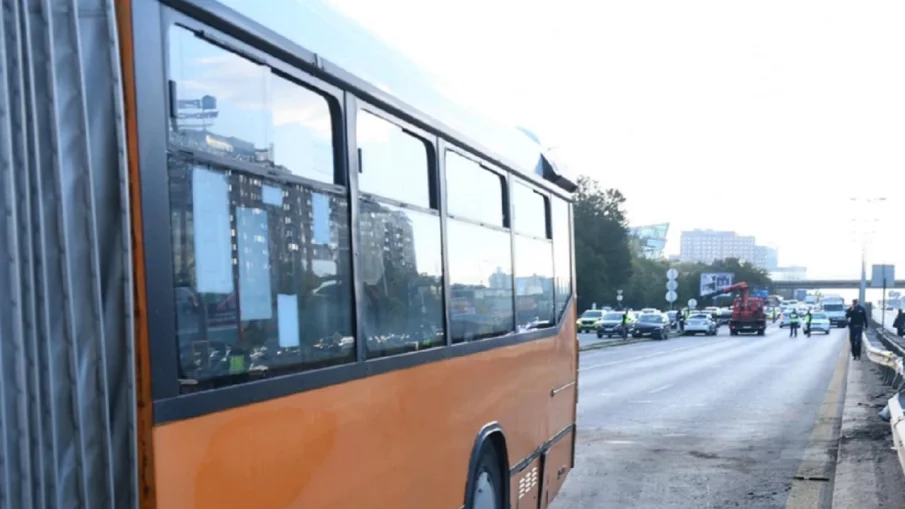 Автобус блъсна пешеходец в Гоцеделчевско