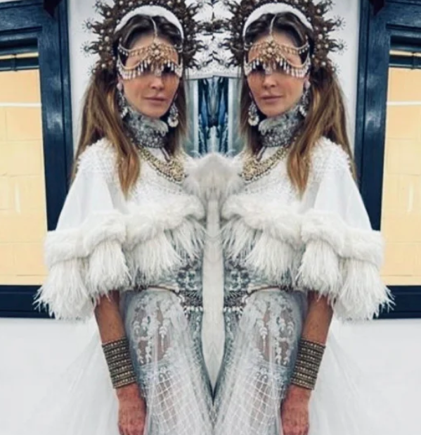 Наша дизайнерка облече Ел Макферсън за партито на Мъск