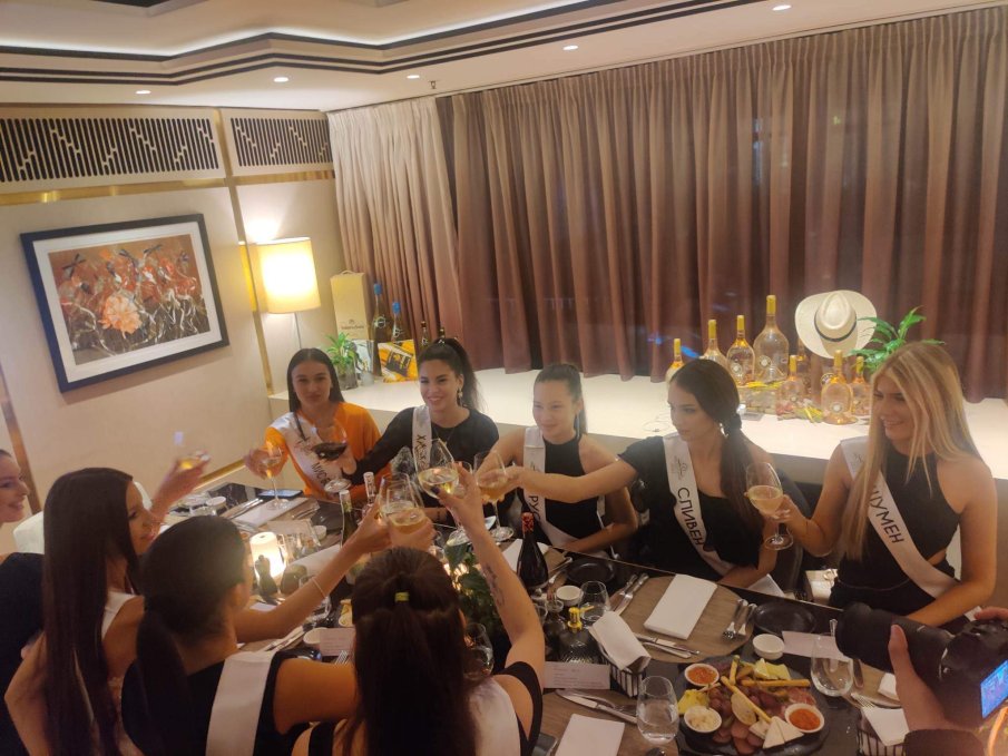 Ето кои са претендентките за Мис България! Красавиците на тайна вечеря преди финала на конкурса (СНИМКИ)