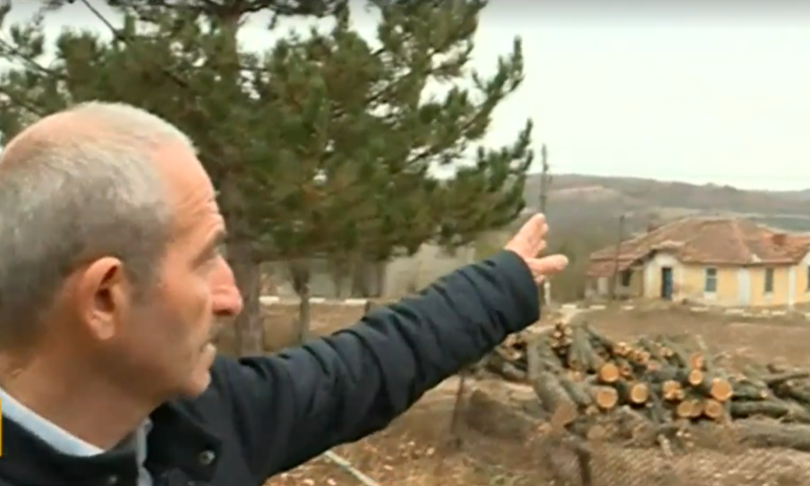 Кметът на Голям Дервент: Мигрантите непрекъснато правят дупки в граничната ограда, режат я и я прескачат със стълби