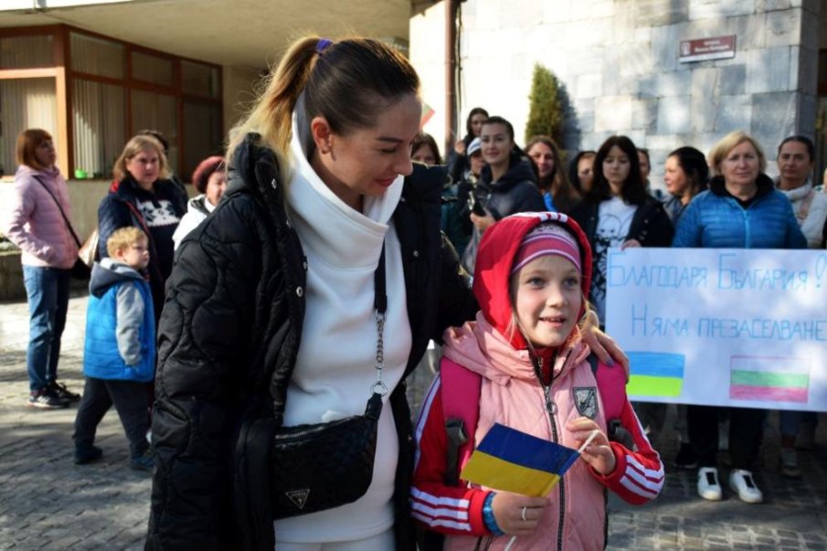 Украинци на протест в Слънчев бряг и Банско: Не искаме в държавни бази