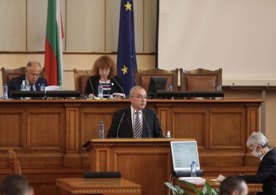 Премиерът Гълъб Донев и 16 министри на килимчето за парламентарния контрол