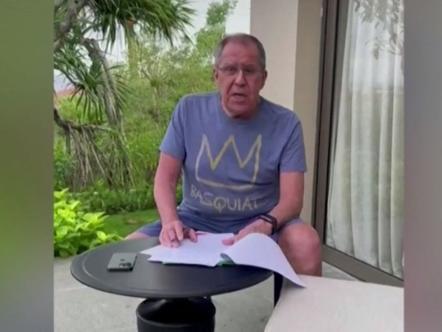 Сергей Лавров зове Запада да не лъже с iPhone 14 за 1000 паунда