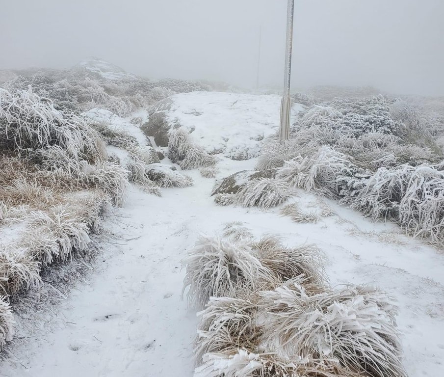 Черни връх побеля