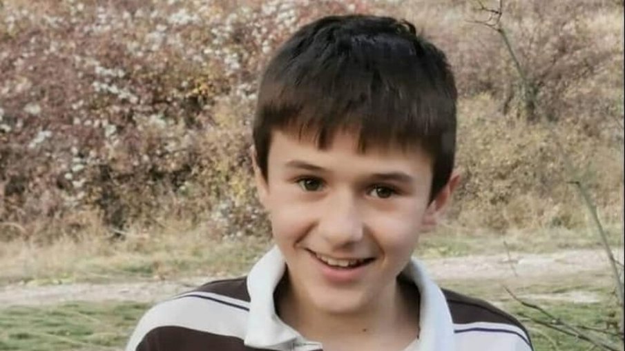 ЗОВ ЗА ПОМОЩ: Издирват 8-годишно момче с аутизъм в Перник (СНИМКИ)
