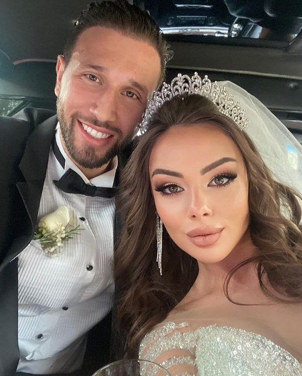 ГОРЧИВО: Цвети от Фермата се омъжи за пилот