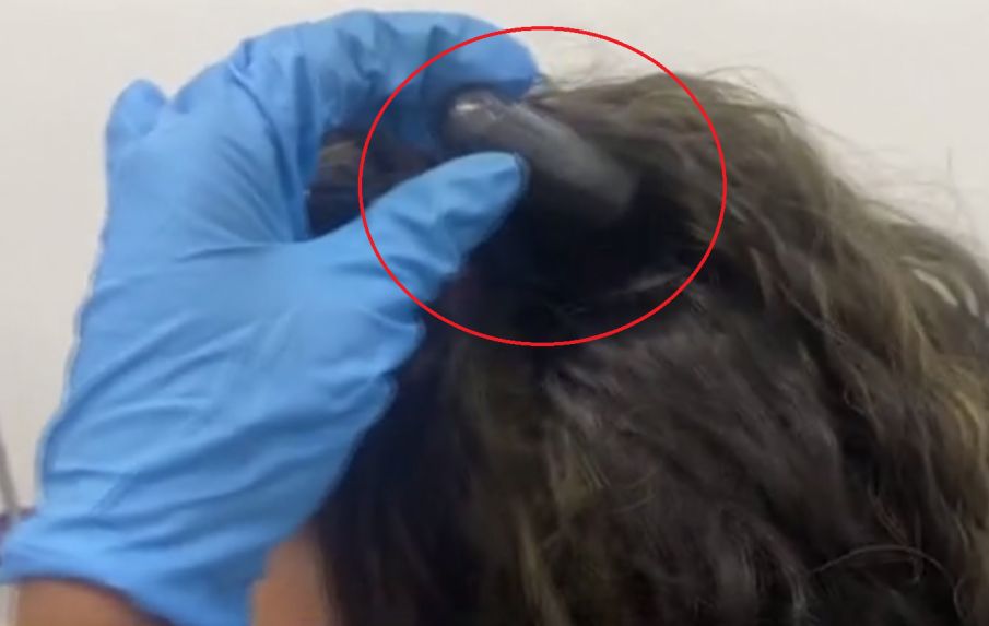 Две жени опитаха да пренесат кокаин за Европа, скрит в екстеншъните (ВИДЕО)