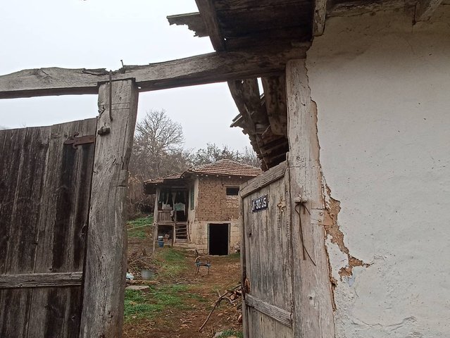 УБИЙСТВОТО В ШУМЕНСКО: Изродът, пребил до смърт жената, с която живеел, рязал и ушите й (СНИМКИ)