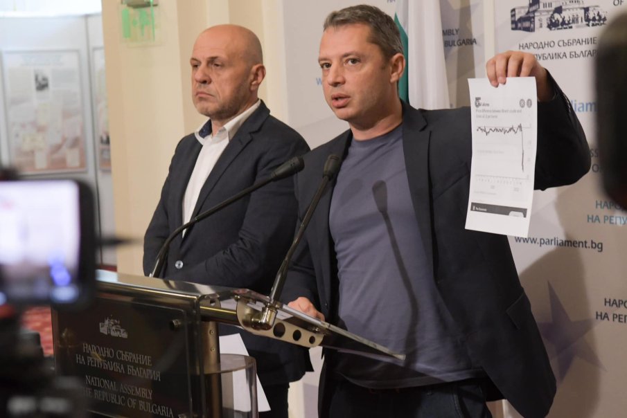 Делян Добрев с важна новина за намаляването на цените на горивата