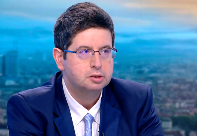 Петър Чобанов: До две години минималната заплата трябва да е 50% от средната. Необходим е редовен кабинет