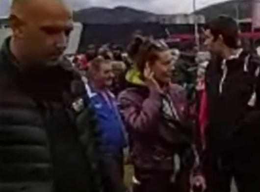 Със заря и шампанско стотици доброволци ликуват след намирането на малкия Сашко