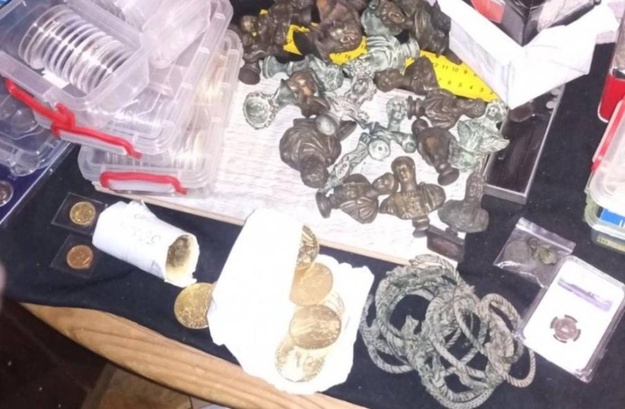 ГДБОП разби организирана престъпна група за антики (СНИМКИ)