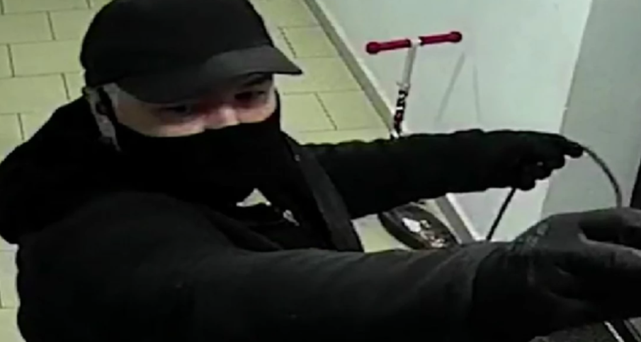 Крадци отмъкнаха луксозен автомобил от столичния квартал „Люлин”