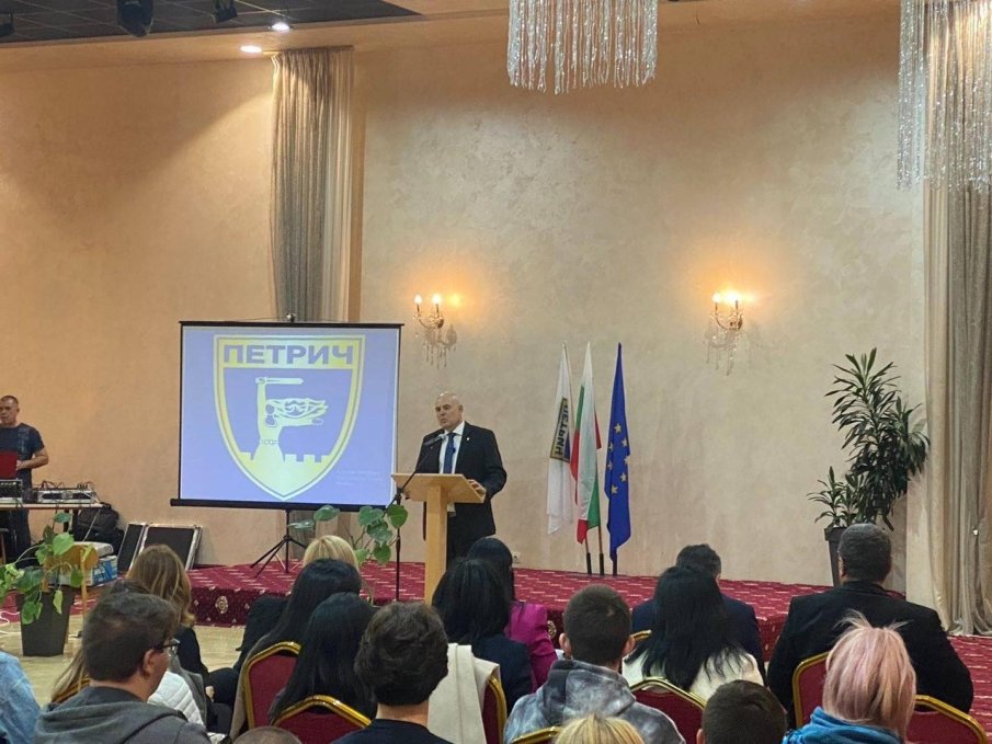 Главният прокурор Иван Гешев на среща с ученици: Само в България може да има протести в защита на корупцията (ВИДЕО/СНИМКИ)