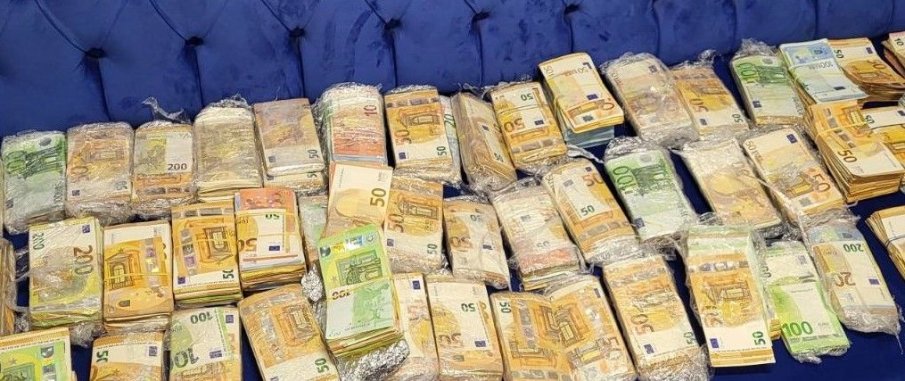 Откриха недекларирана валута за 1 089 397 лв. на Дунав мост 2 (СНИМКИ)