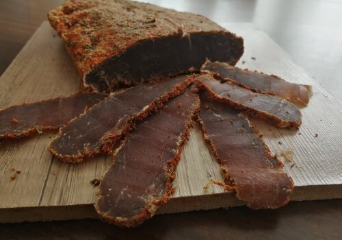 ЛУДОСТ: 9,39 лева за 80 грама кайзер пастърма - килото излиза колкото едно прасенце (СНИМКА)