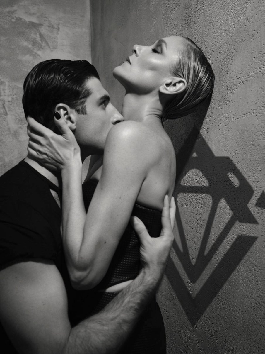 Ето защо Койна Русева лъсна с гол мъж (СНИМКА)