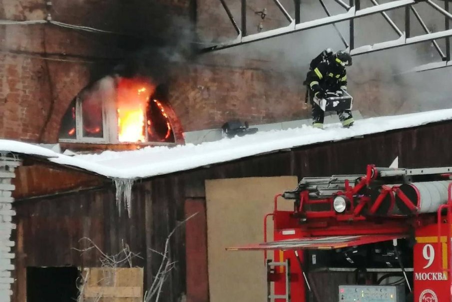 ОГНЕН АД: Седем души загинаха след голям пожар в Москва (ВИДЕО)
