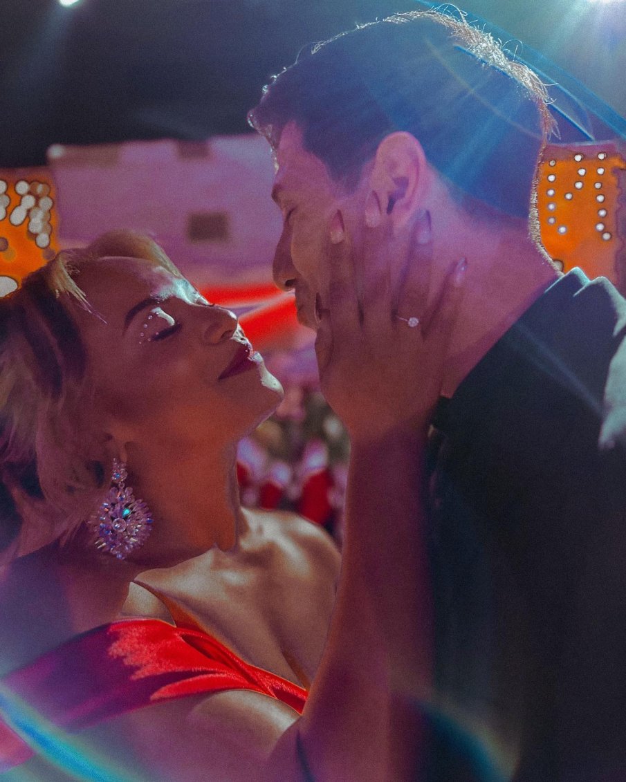 Прея се сгоди в Париж (СНИМКИ)