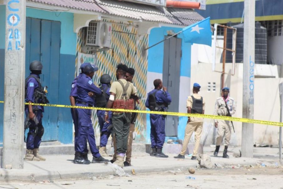 10 жертви при терористично нападение срещу хотел в Сомалия