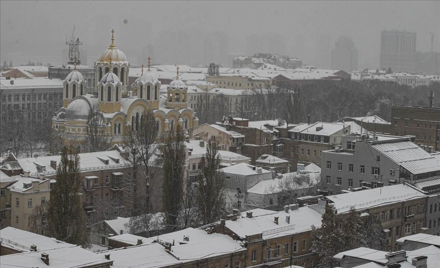 В Киев се очакват обилни снеговалежи, температурите - под нулата, милиони граждани остават без ток
