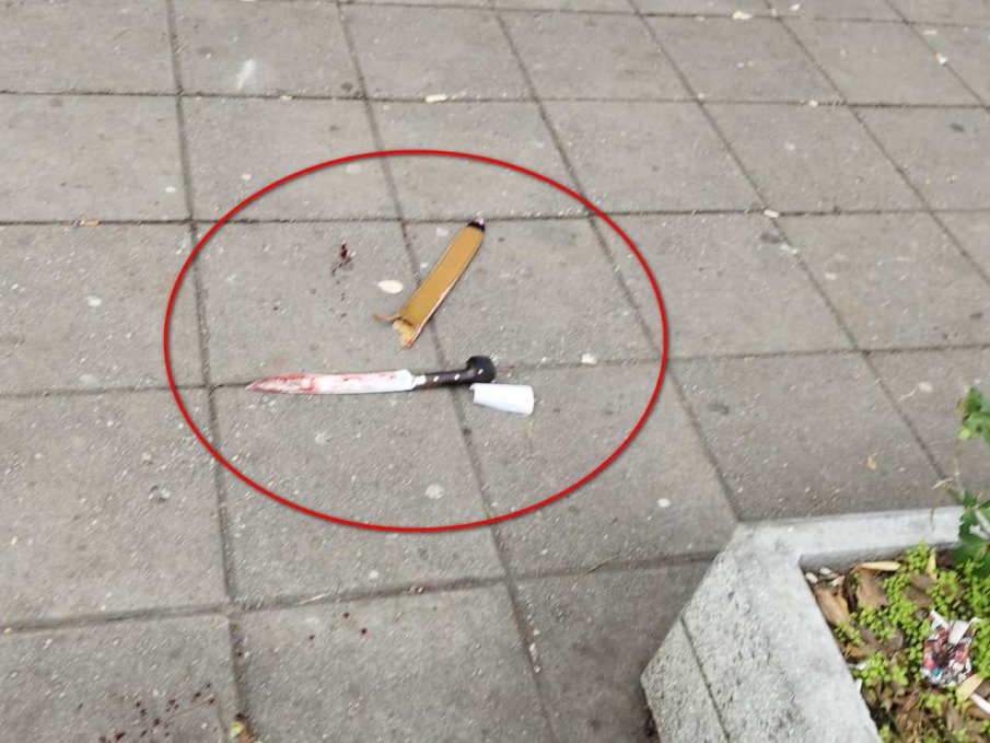 Арестуваха мутрите, които намушкаха мъж до Новата поща в Бургас. Цяло чудо ще е, ако Иван оцелее