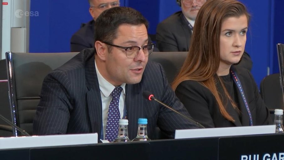 Александър Пулев в Париж: България има над 50 години опит в областта на Космоса и капацитет в космическите технологии