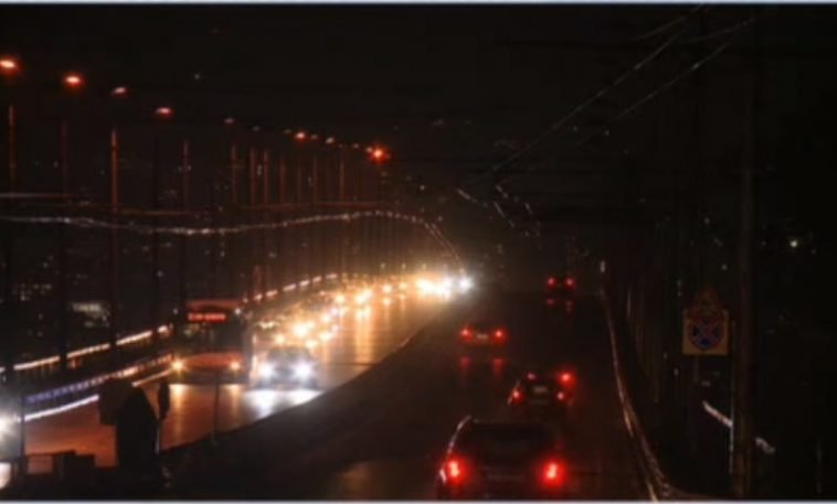 Кражба на кабел остави част от Аспаруховия мост без осветление
