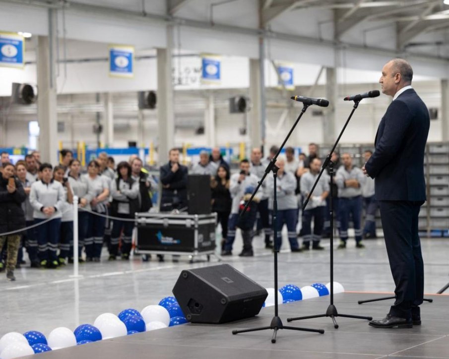 Президентът Румен Радев откри високотехнологичен завод във Враца