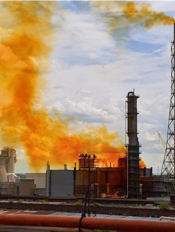 Жълто-черните пушеци на Неохим не са опасни за здравето