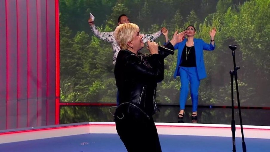 Николина Чакърдъкова обеща да пее на сватбата на Рачков