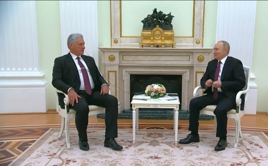 Путин се срещна с президента на Куба и откри паметник на Фидел Кастро