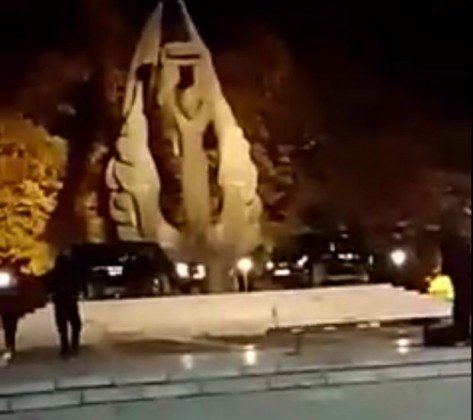 СВЕТКАВИЧНА РЕАКЦИЯ: Хванаха вандалите от Паметника на Съединението в Пловдив
