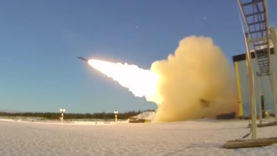СТАВА НАПЕЧЕНО! САЩ готови да оборудват Украйна с уникални бомби с ракетен двигател и обхват от 150 км (ВИДЕО)