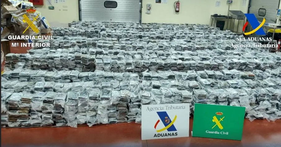 УДАР: Откриха 5,5 тона кокаин, скрит в плодове и зеленчуци на пристанището във Валенсия