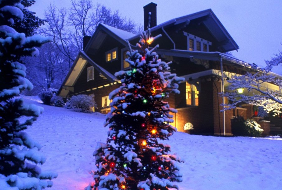 БЕЛИ ПРАЗНИЦИ: Сняг и студ за Коледа и Нова година