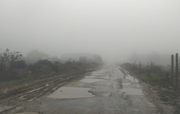 Жители на варненско село шляпат с гумени ботуши през дупките, положението е потресаващо