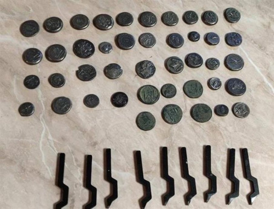 СПЕЦАКЦИЯ: Иззеха голямо количество антични предмети в Нови пазар